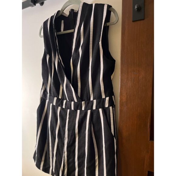 Elliatt Anthropolgie Striped Playsuit Romper Size Large - Picture 2 of 11